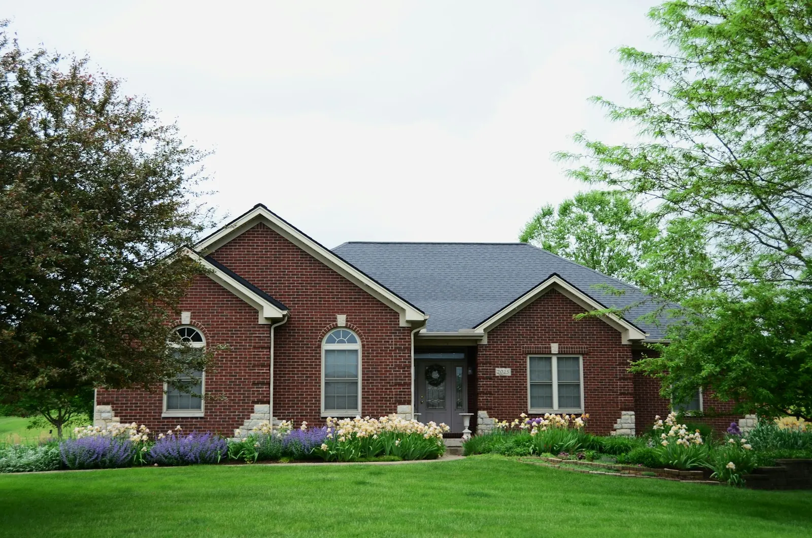 Brick single-story home with a front lawn in North Texas